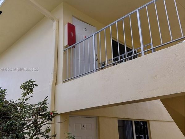 731 Hummingbird Way, Unit 10, North Palm Beach, FL 33408