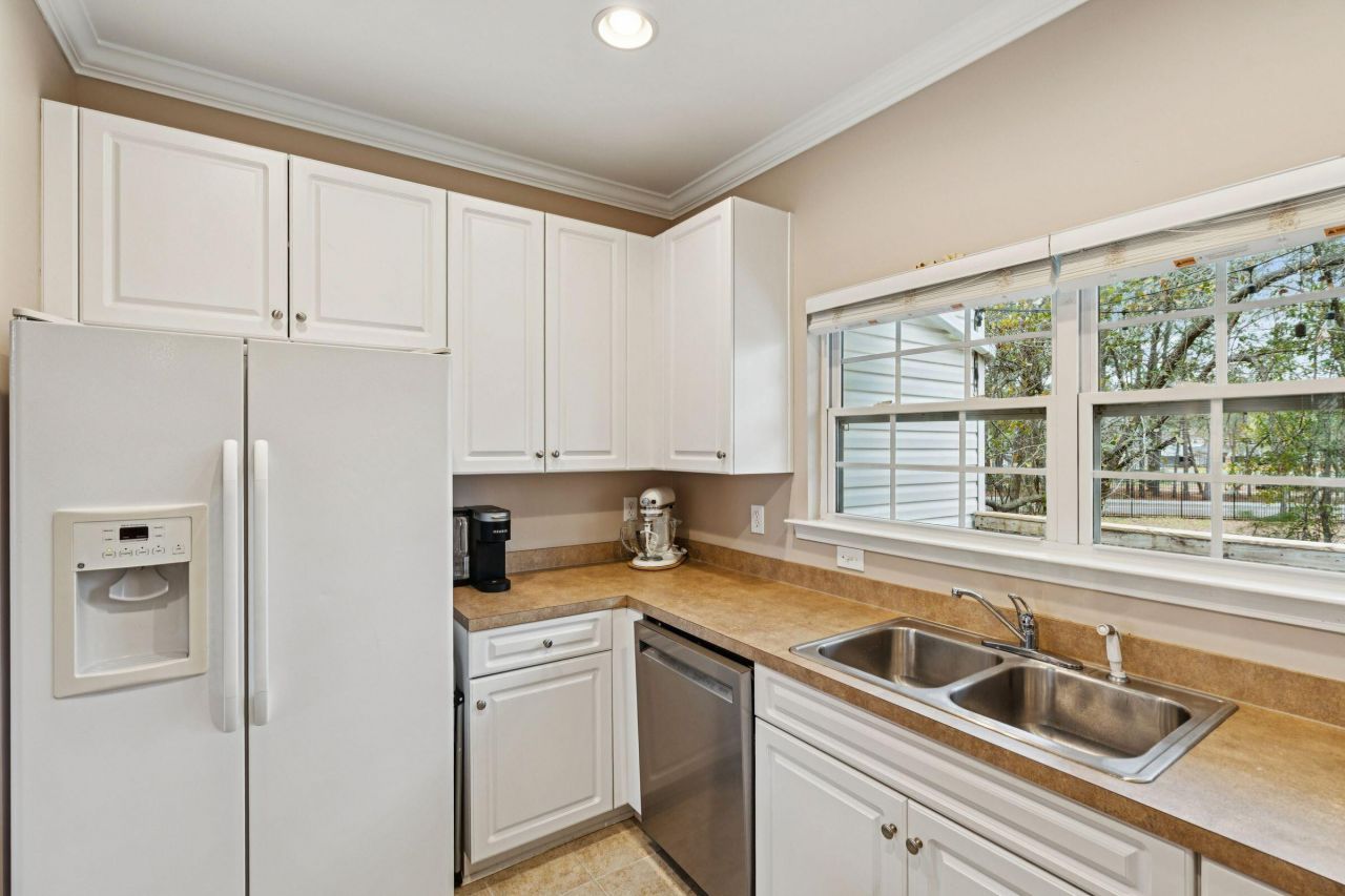 4027 Hartland Street Photo 11