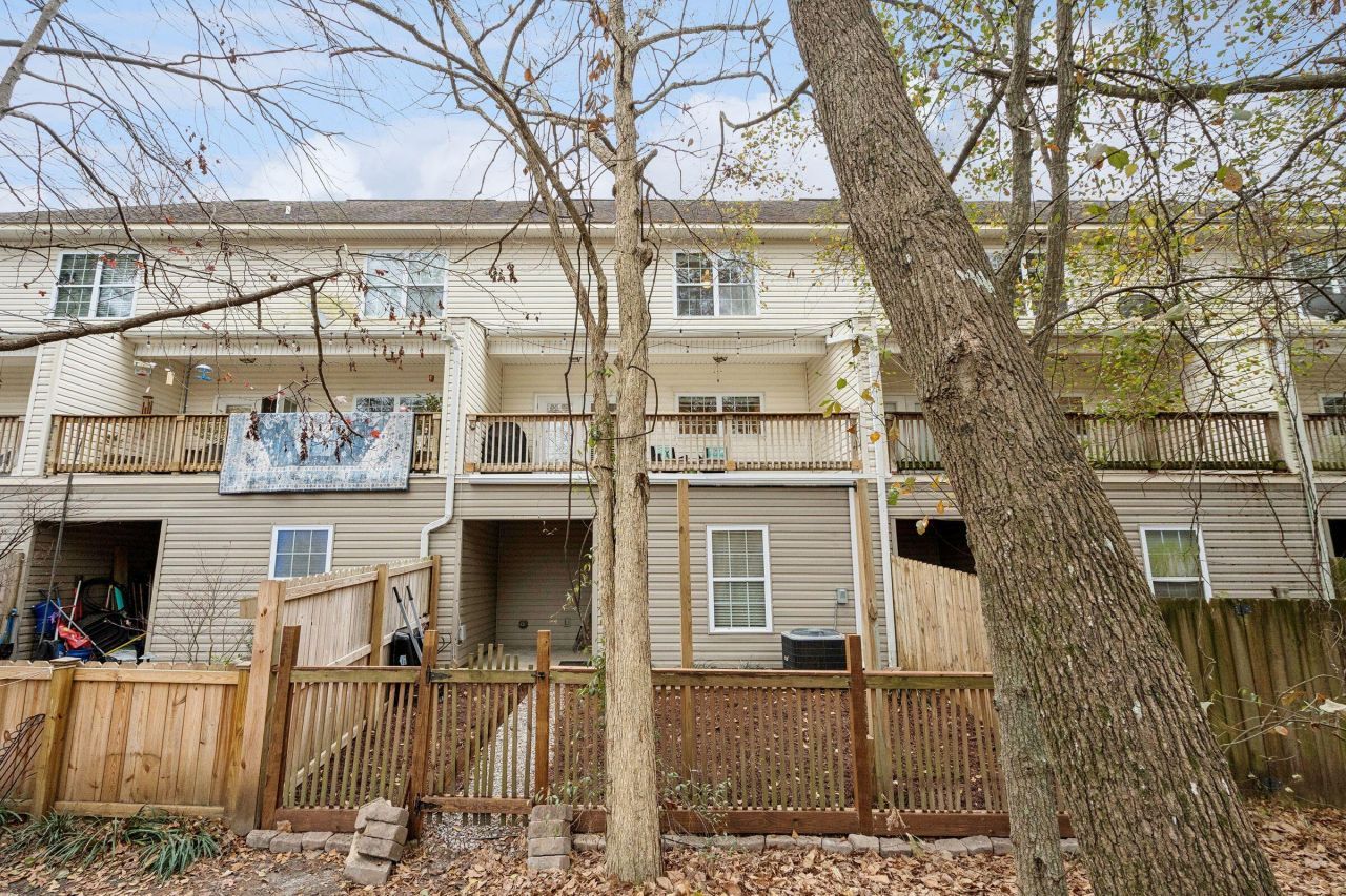 4027 Hartland Street Photo 31