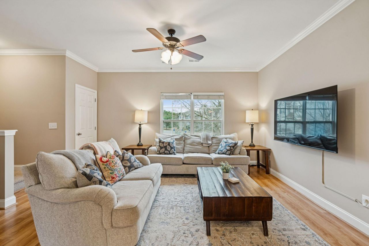 4027 Hartland Street Photo 5