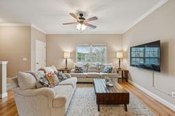 4027 Hartland Street photo 4