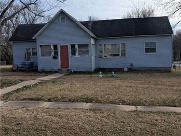 304 E Sycamore Street, Nevada, MO 64772