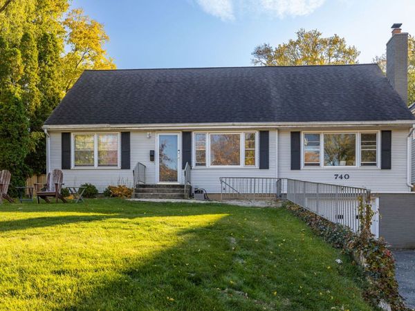 740 Prairie Avenue, Naperville, IL 60540