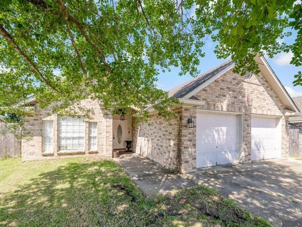 36 Moss Dr, Laplace, LA 70068