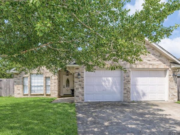 36 Moss Dr, Laplace, LA 70068