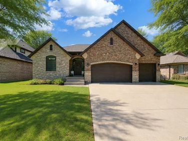 19853 Chase Drive, Macomb Twp, MI 48042