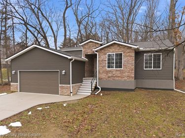 10303 9 Mile Road, Green Oak Twp, MI 48189