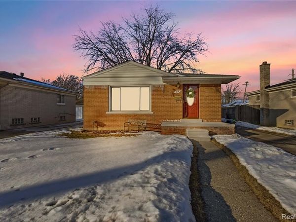 216 Royal Park Lane, Madison Heights, MI 48071