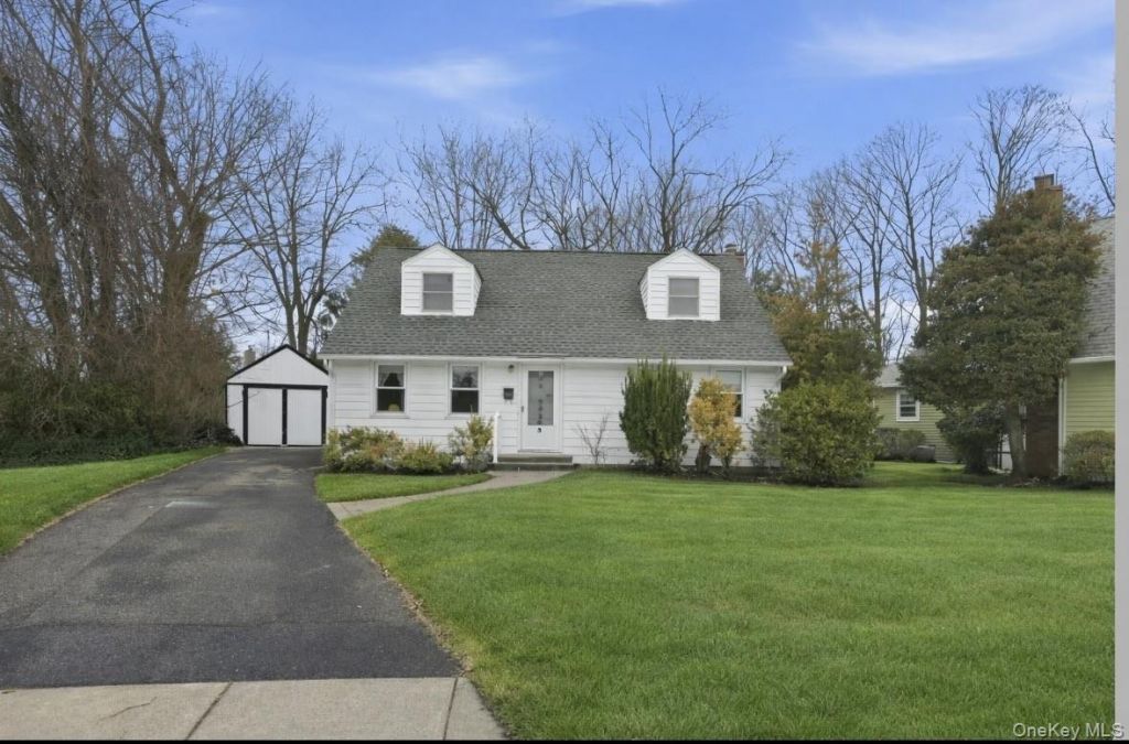 3 Coral Cove, East Norwich, NY 11732 Main Photo