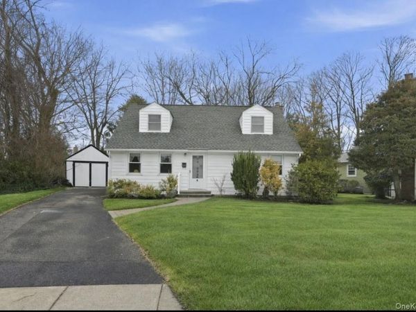 3 Coral Cove, East Norwich, NY 11732