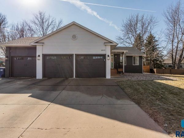 3717 S Jesse James Ct, Sioux Falls, SD 57103