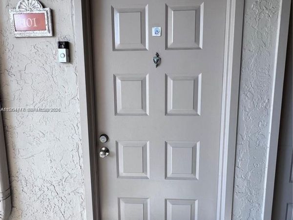 8225 Lake Dr , Unit 101, Doral, FL 33166