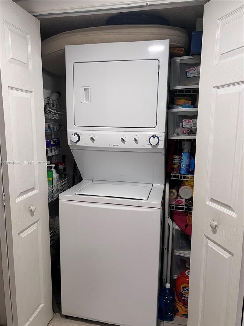 8225 Lake Dr , Unit 101, Doral, FL 33166 Photo