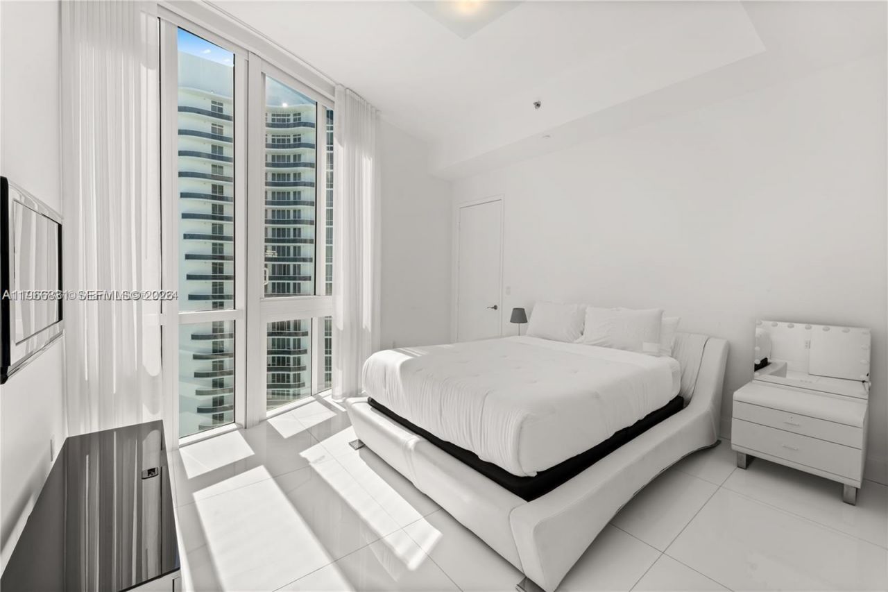 16001 Collins Ave, Unit 3501, Sunny Isles Beach, FL 33160 Photo