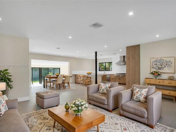 910 W 47th Ct , Miami Beach, FL 33140