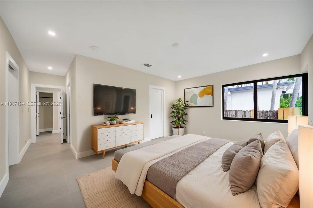 910 W 47th Ct, Miami Beach, FL 33140 Photo