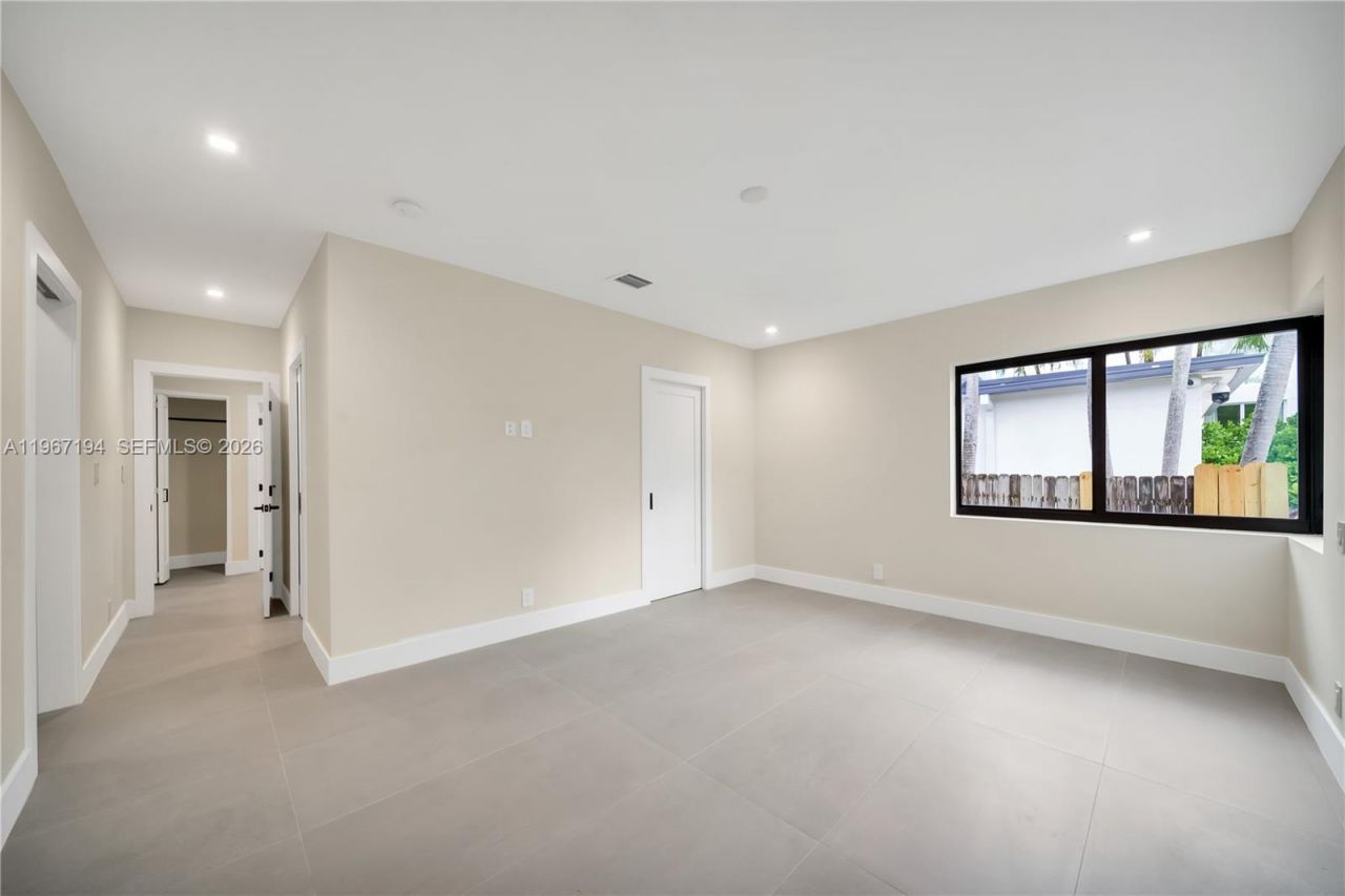 910 W 47th Ct, Miami Beach, FL 33140 Photo