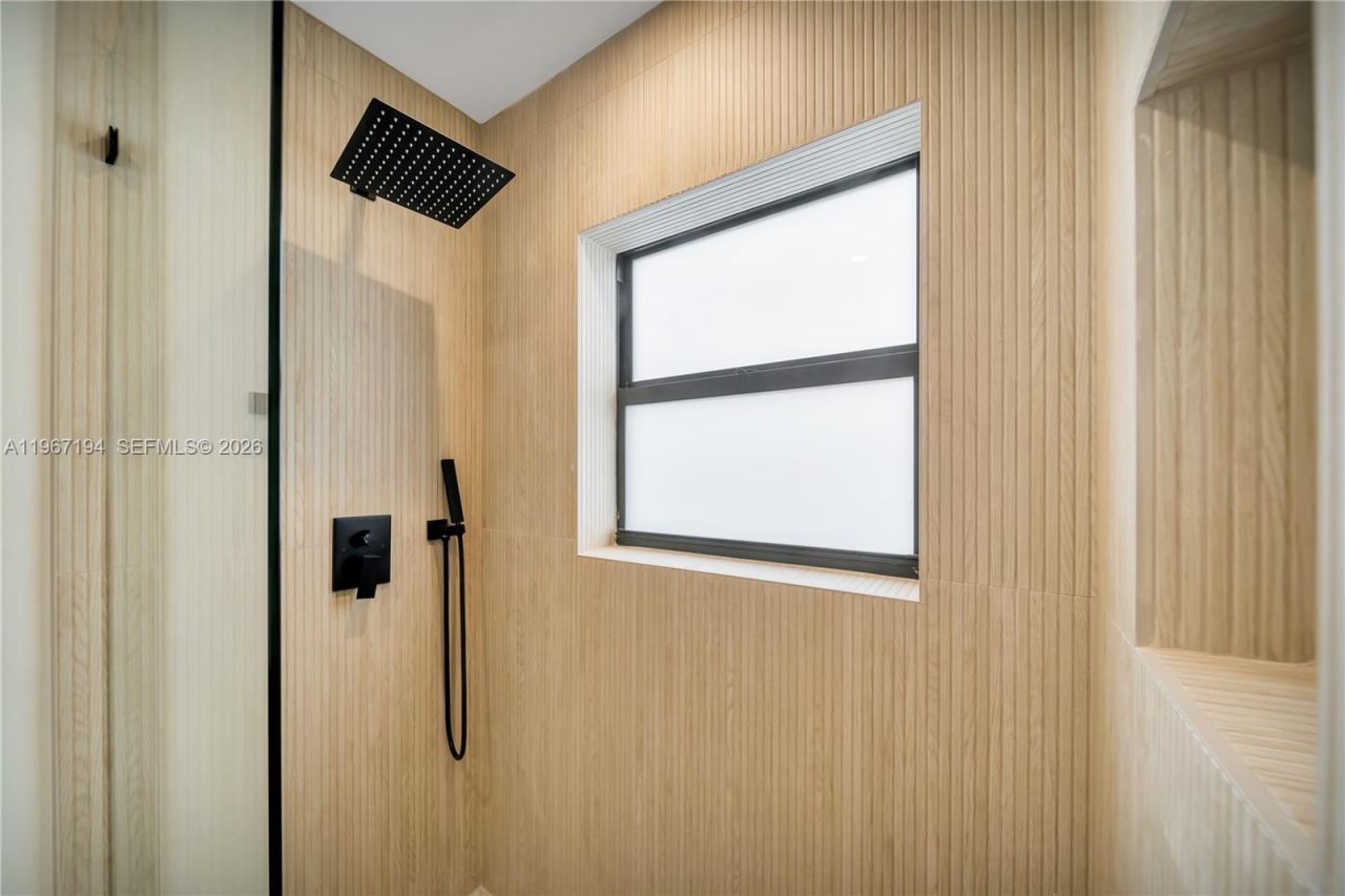 910 W 47th Ct, Miami Beach, FL 33140 Photo