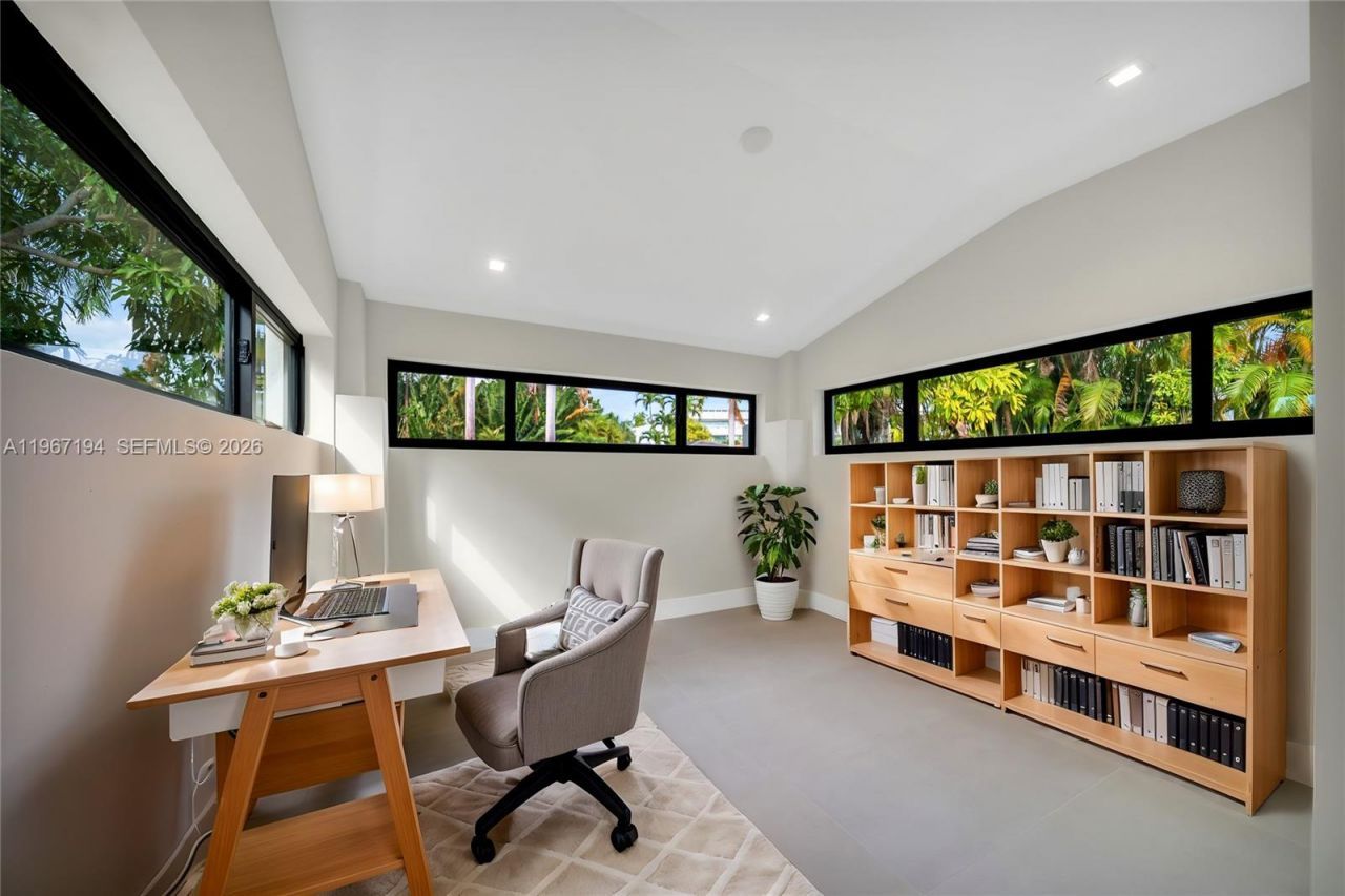 910 W 47th Ct, Miami Beach, FL 33140 Photo