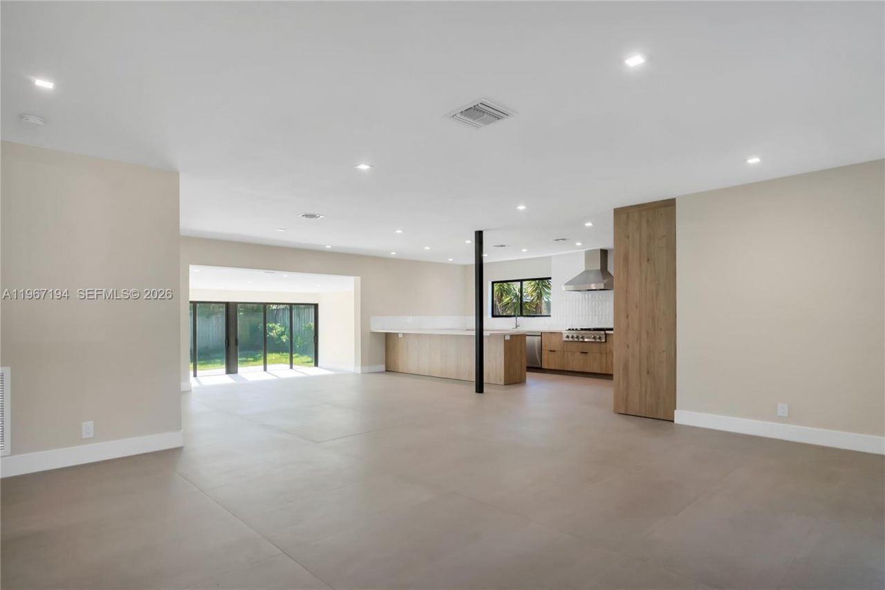 910 W 47th Ct, Miami Beach, FL 33140 Photo