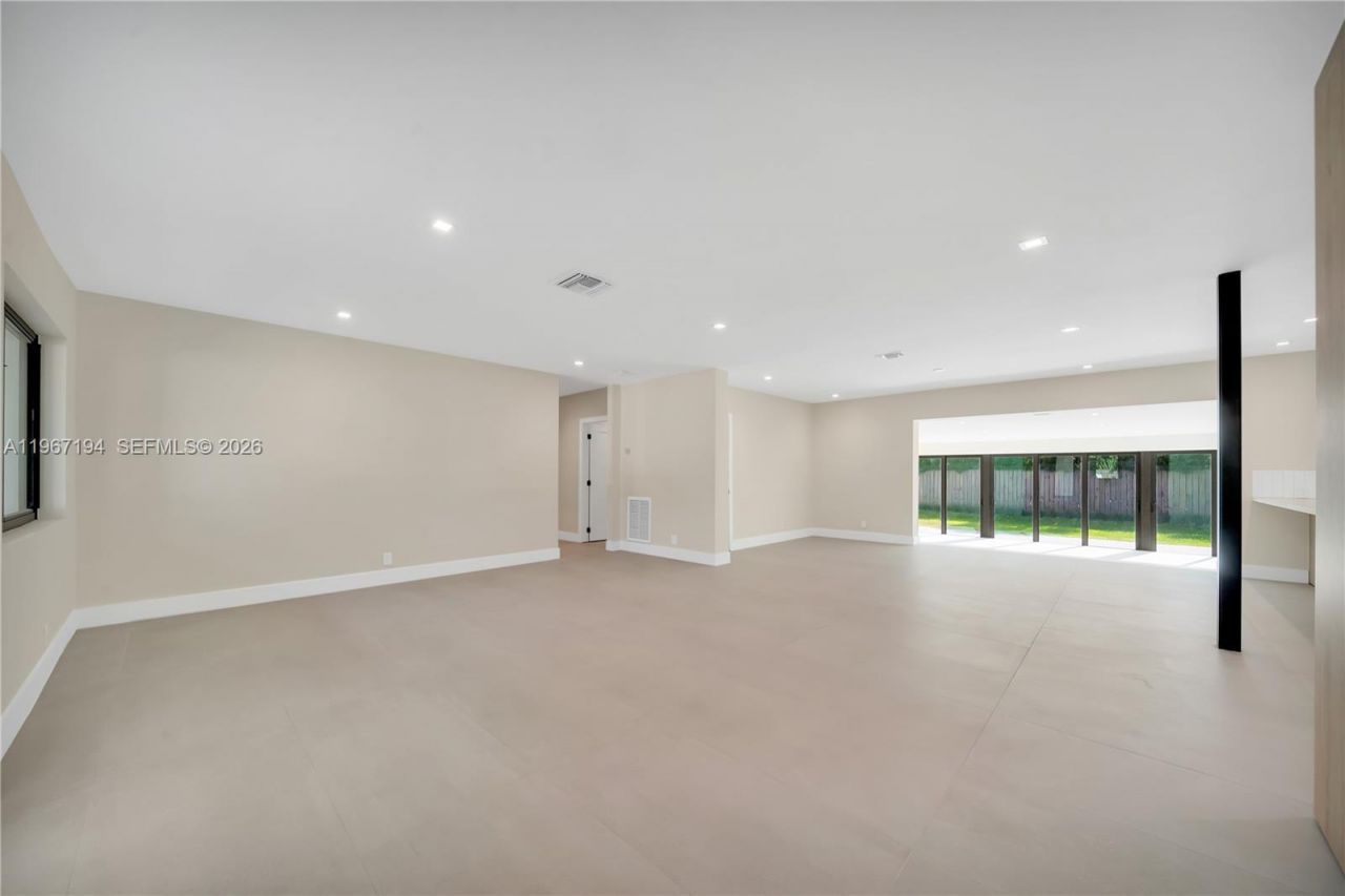 910 W 47th Ct, Miami Beach, FL 33140 Photo