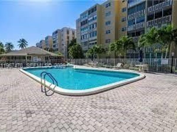 301 NE 14th Ave, Unit 702, Hallandale Beach, FL 33009