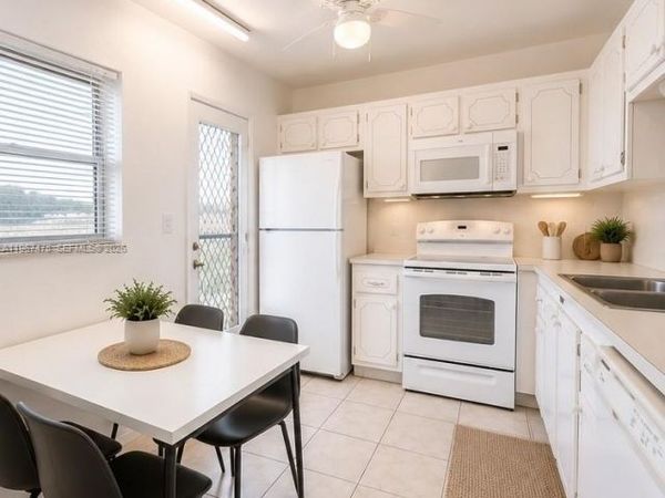 301 NE 14th Ave, Unit 702, Hallandale Beach, FL 33009