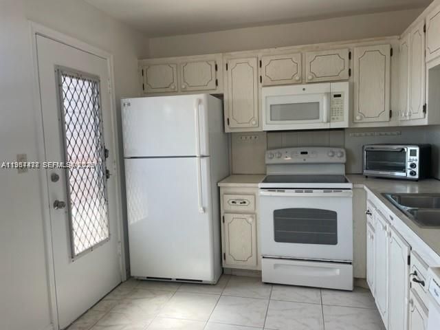 301 NE 14th Ave , Unit 702, Hallandale Beach, FL 33009 Photo