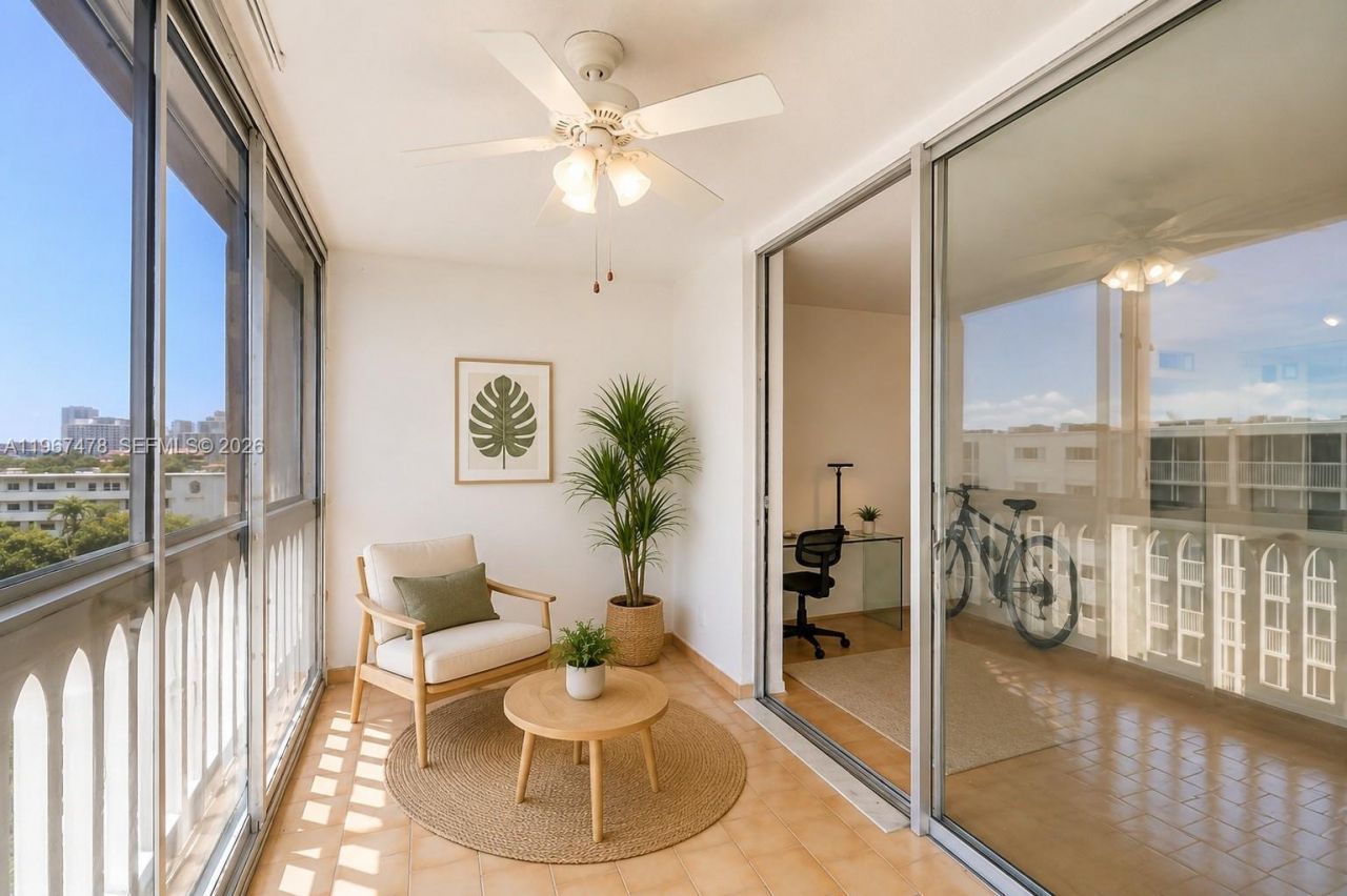 301 NE 14th Ave, Unit 702, Hallandale Beach, FL 33009 Photo