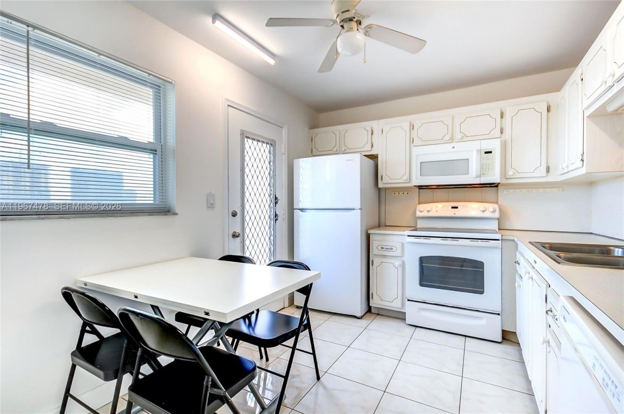 301 NE 14th Ave, Unit 702, Hallandale Beach, FL 33009 Photo