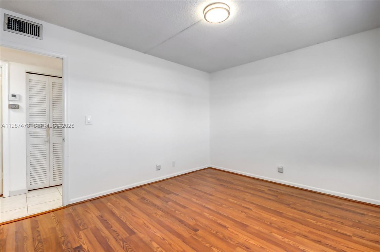 301 NE 14th Ave, Unit 702, Hallandale Beach, FL 33009 Photo