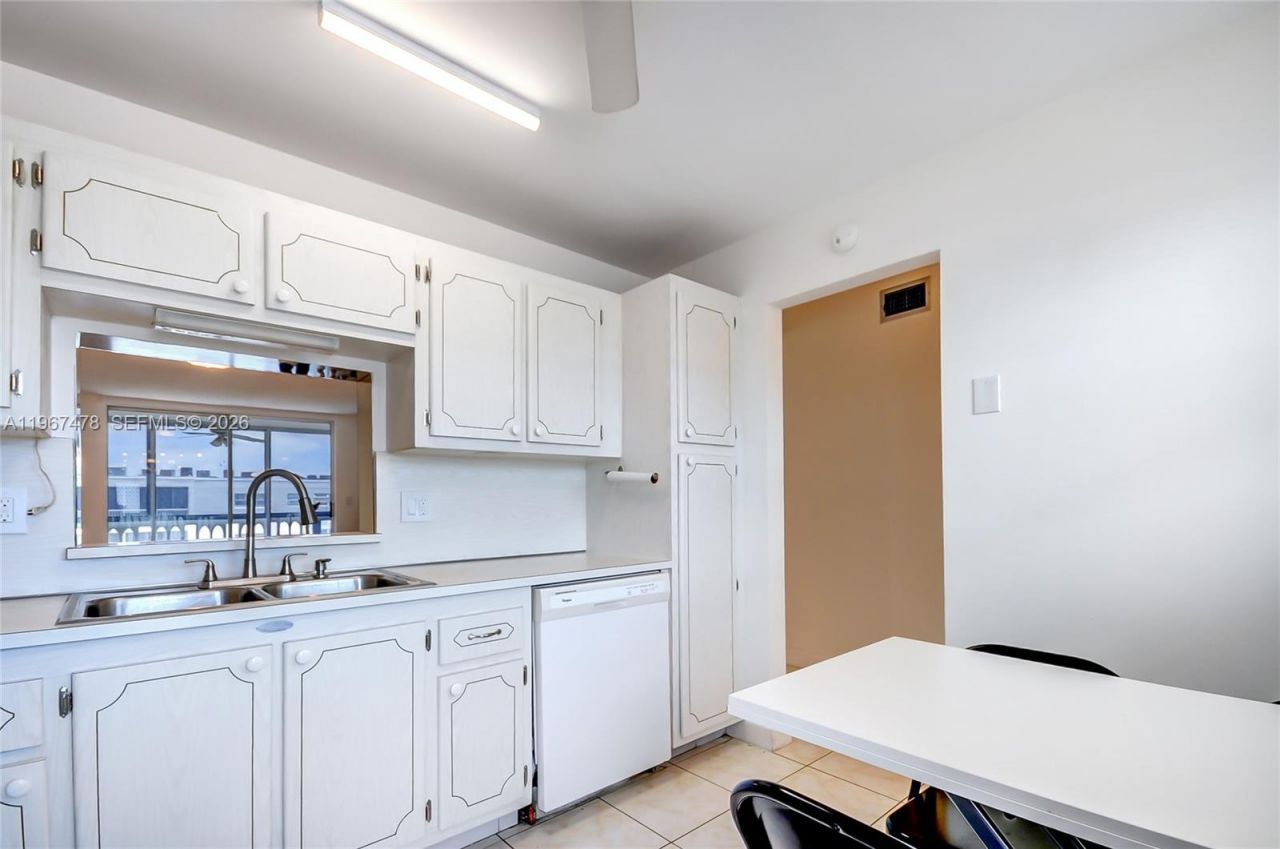 301 NE 14th Ave, Unit 702, Hallandale Beach, FL 33009 Photo