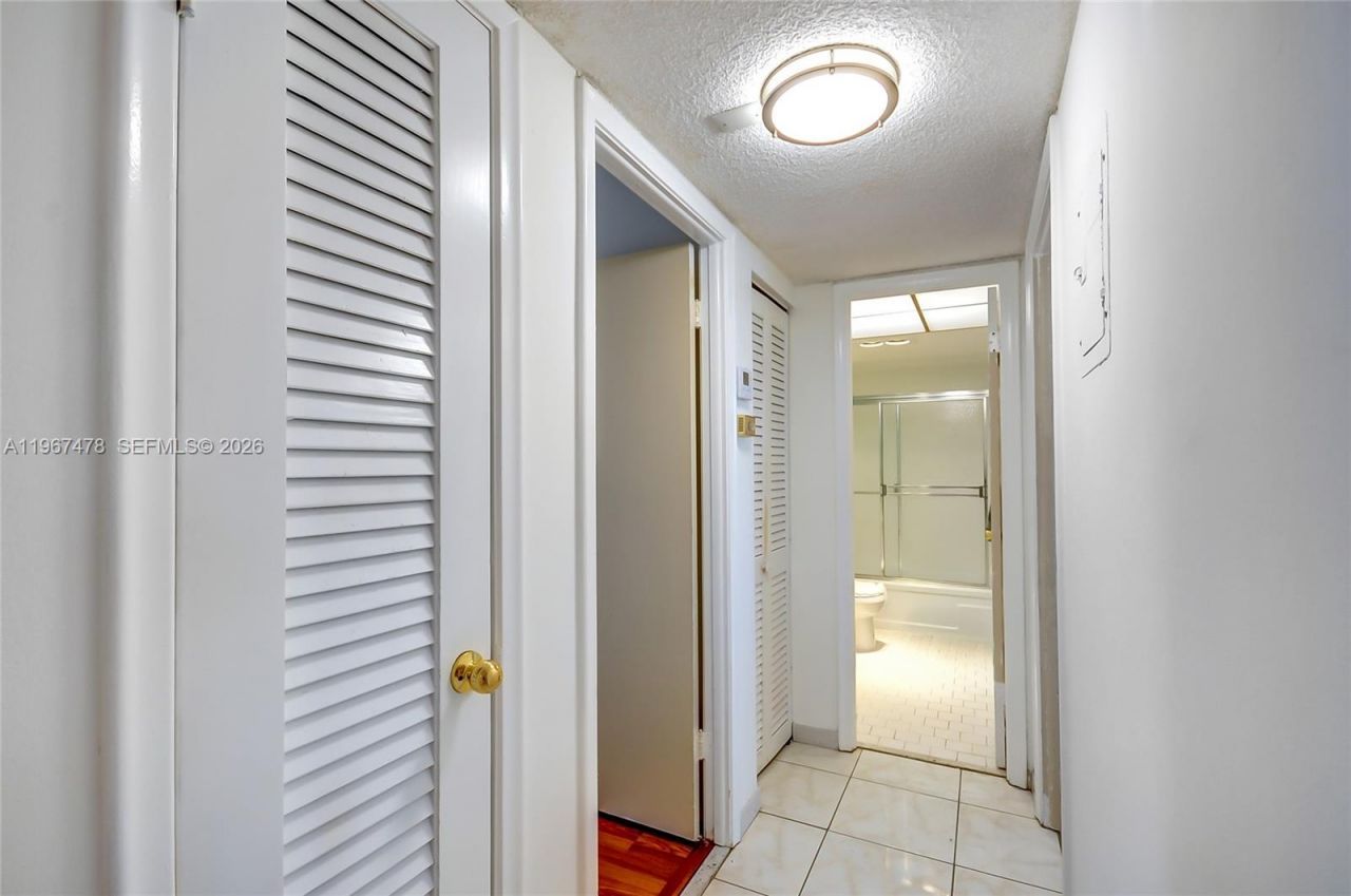 301 NE 14th Ave, Unit 702, Hallandale Beach, FL 33009 Photo