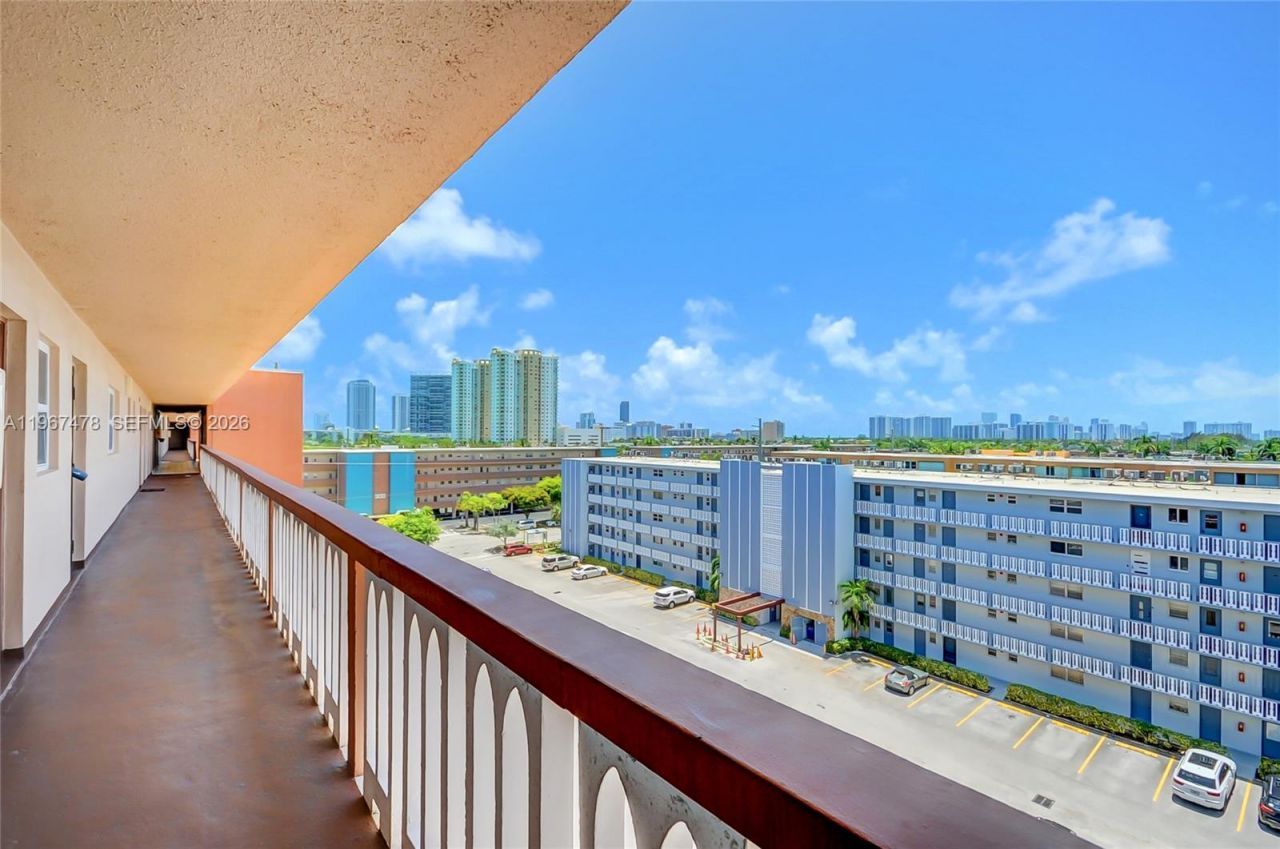 301 NE 14th Ave, Unit 702, Hallandale Beach, FL 33009 Photo