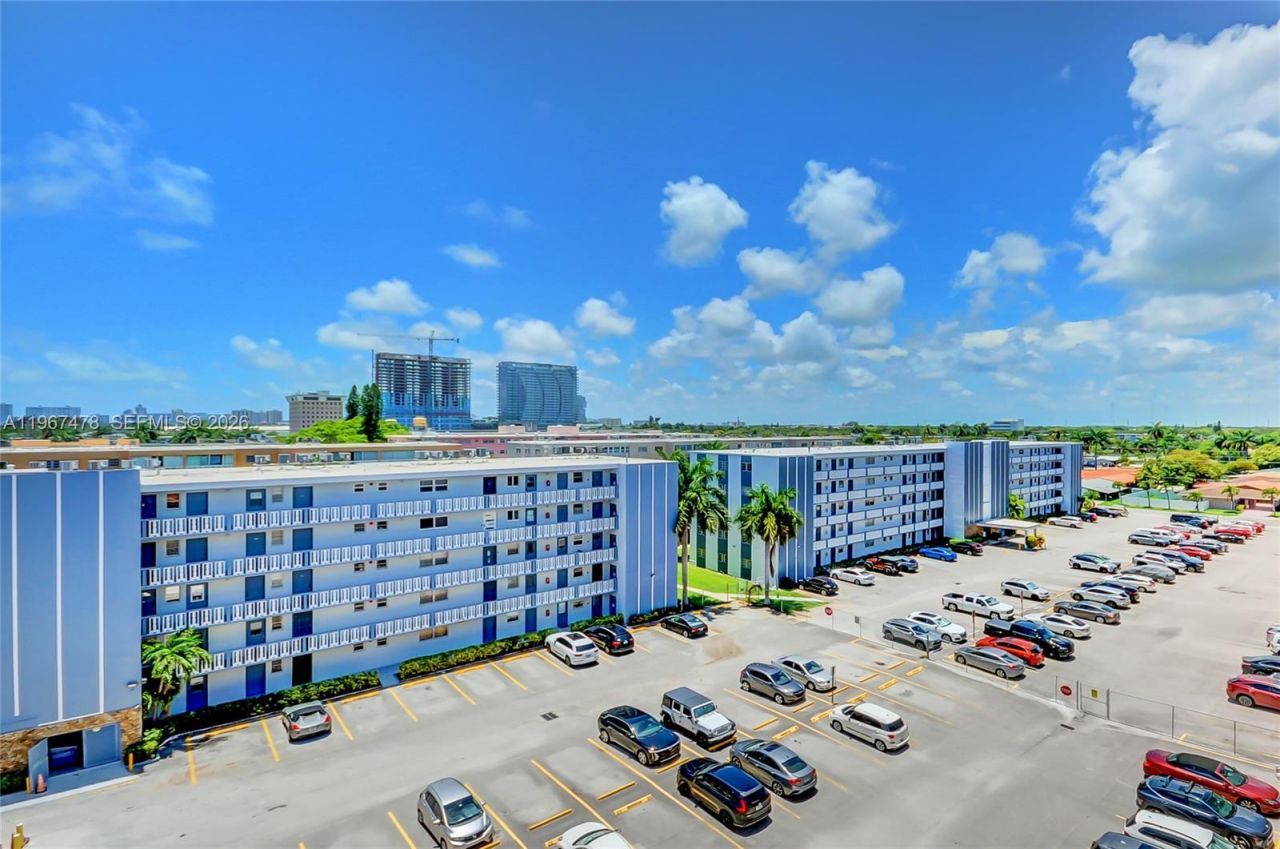 301 NE 14th Ave, Unit 702, Hallandale Beach, FL 33009 Photo