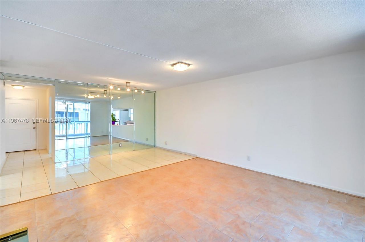 301 NE 14th Ave, Unit 702, Hallandale Beach, FL 33009 Photo