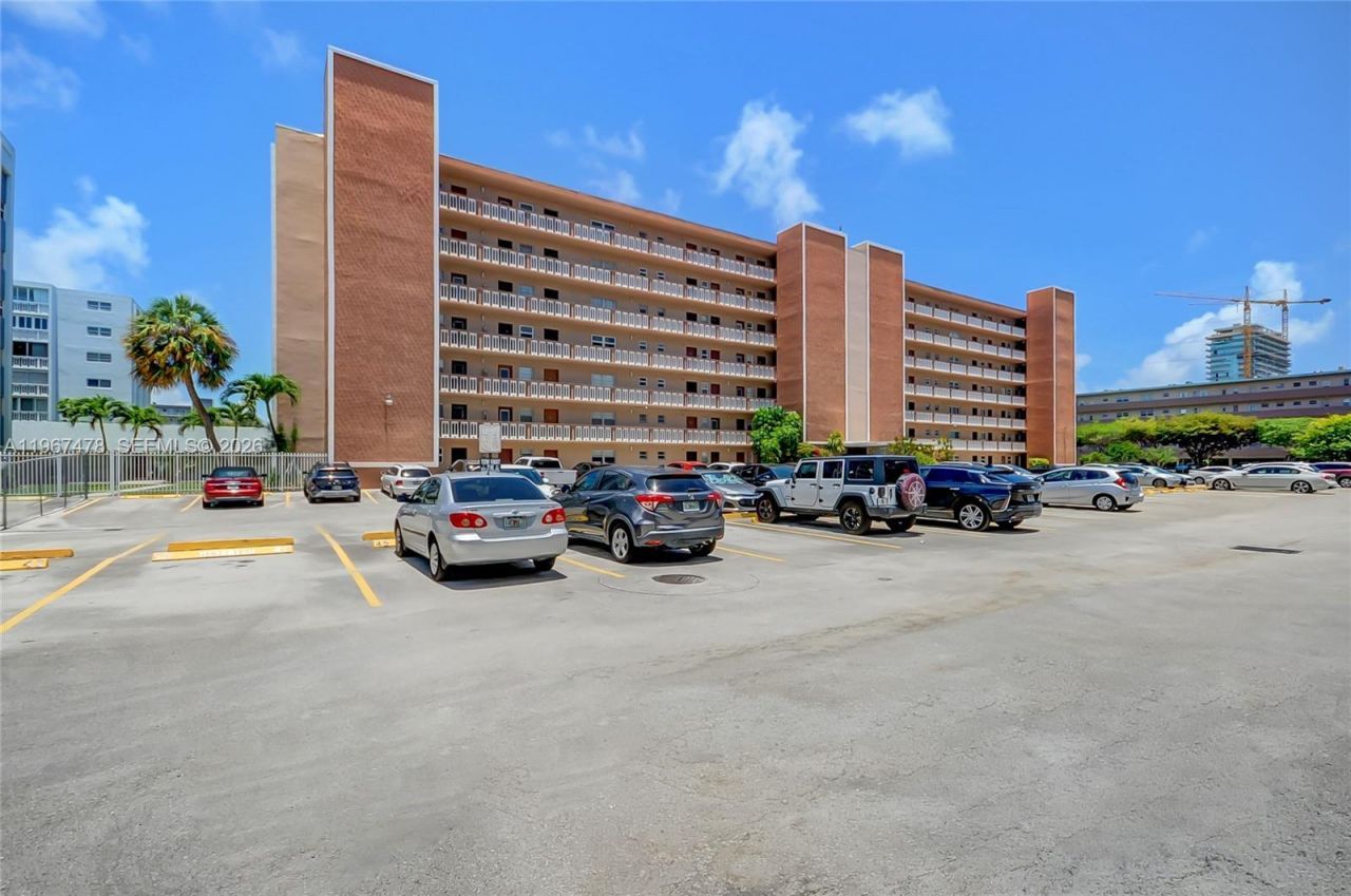 301 NE 14th Ave, Unit 702, Hallandale Beach, FL 33009 Photo