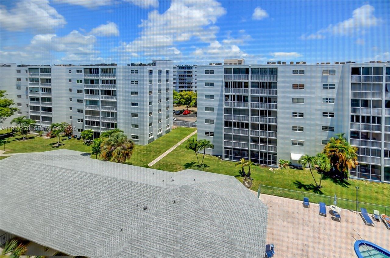 301 NE 14th Ave, Unit 702, Hallandale Beach, FL 33009 Photo