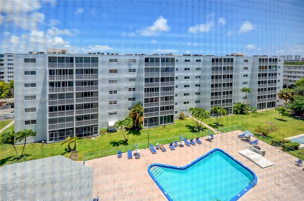 301 NE 14th Ave, Unit 702, Hallandale Beach, FL 33009 Photo