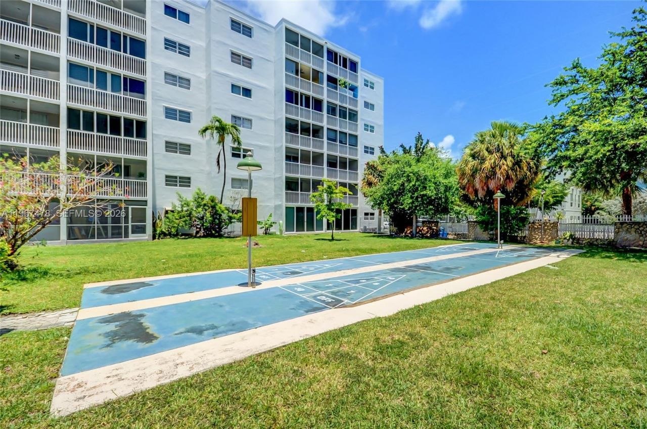 301 NE 14th Ave, Unit 702, Hallandale Beach, FL 33009 Photo