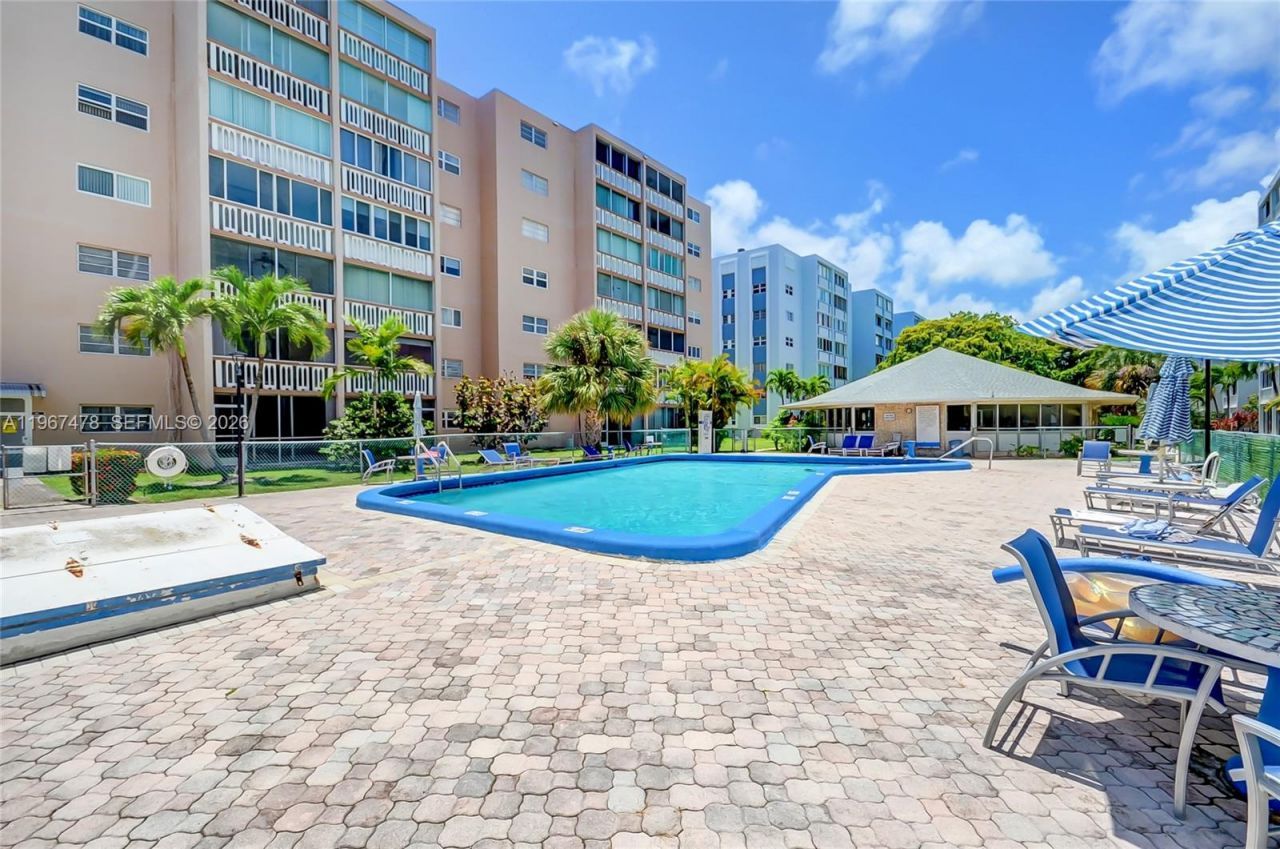 301 NE 14th Ave, Unit 702, Hallandale Beach, FL 33009 Photo