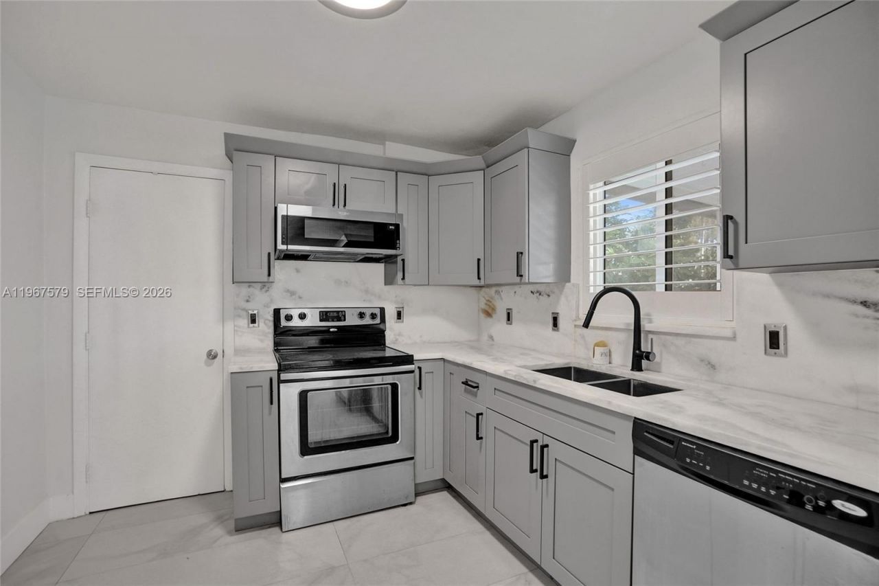 3221 SW 67th Way, Miramar, FL 33023 Photo