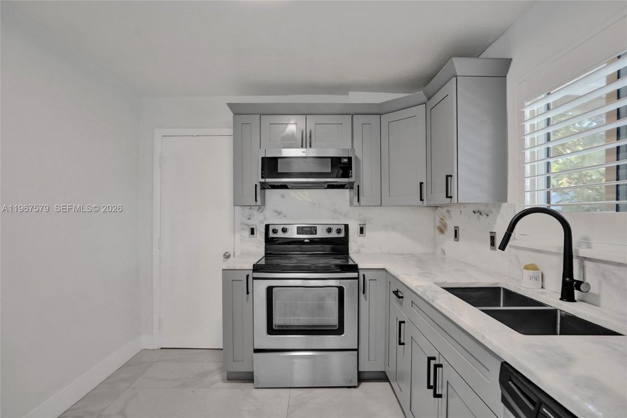 3221 SW 67th Way, Miramar, FL 33023 Photo