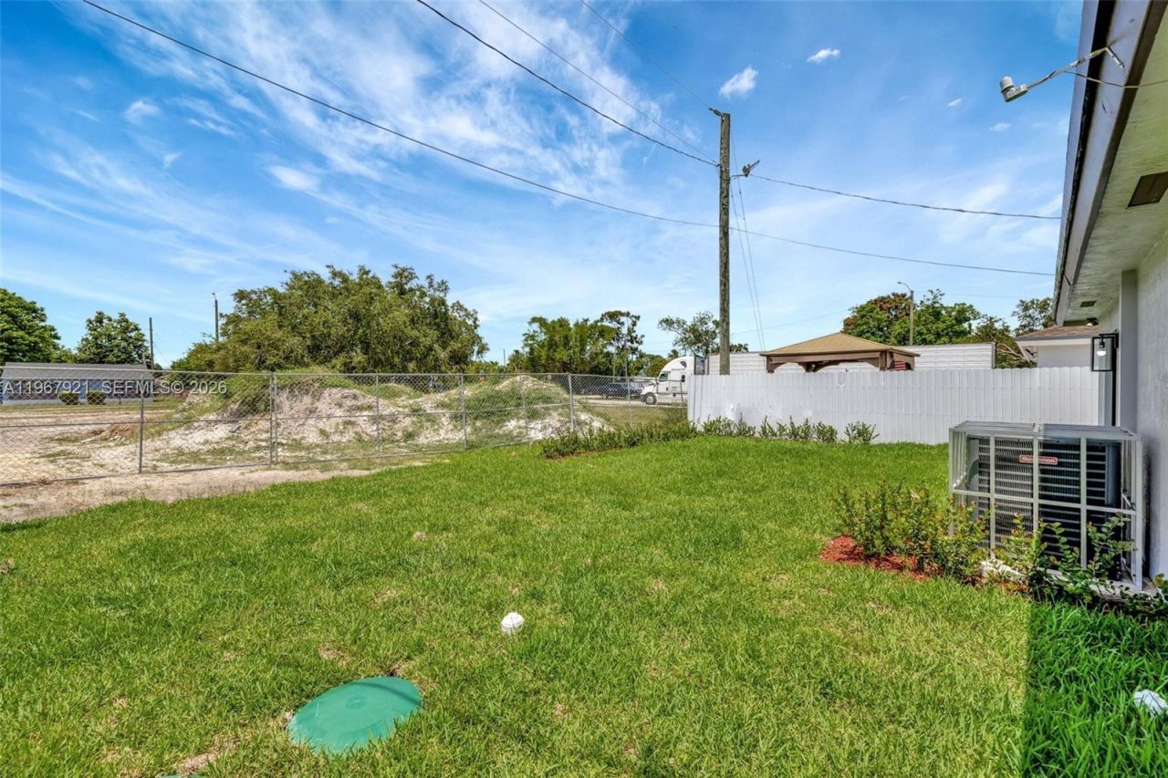 2421 NW 153 St, Miami Gardens, FL 33054 Photo