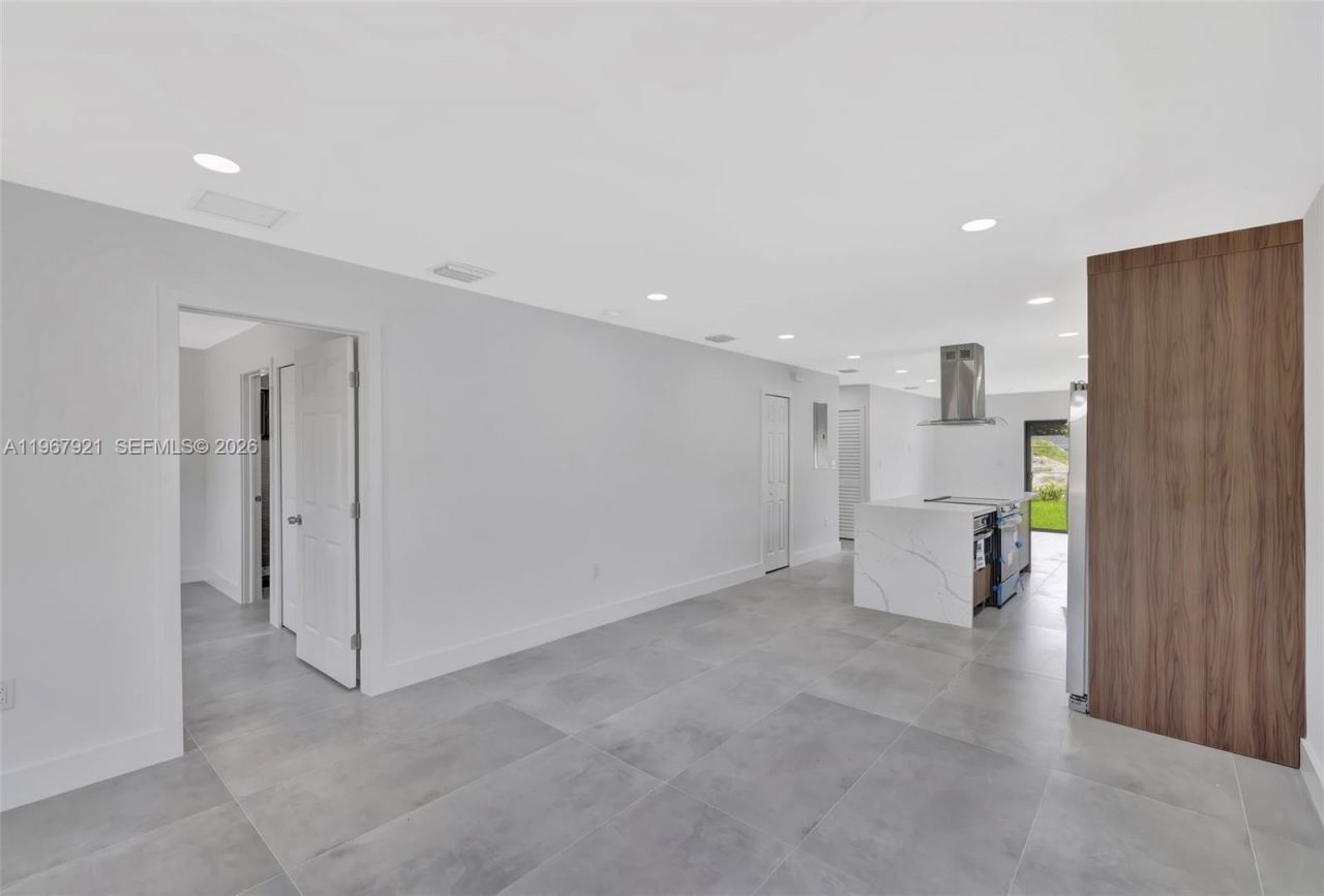 2421 NW 153 St, Miami Gardens, FL 33054 Photo