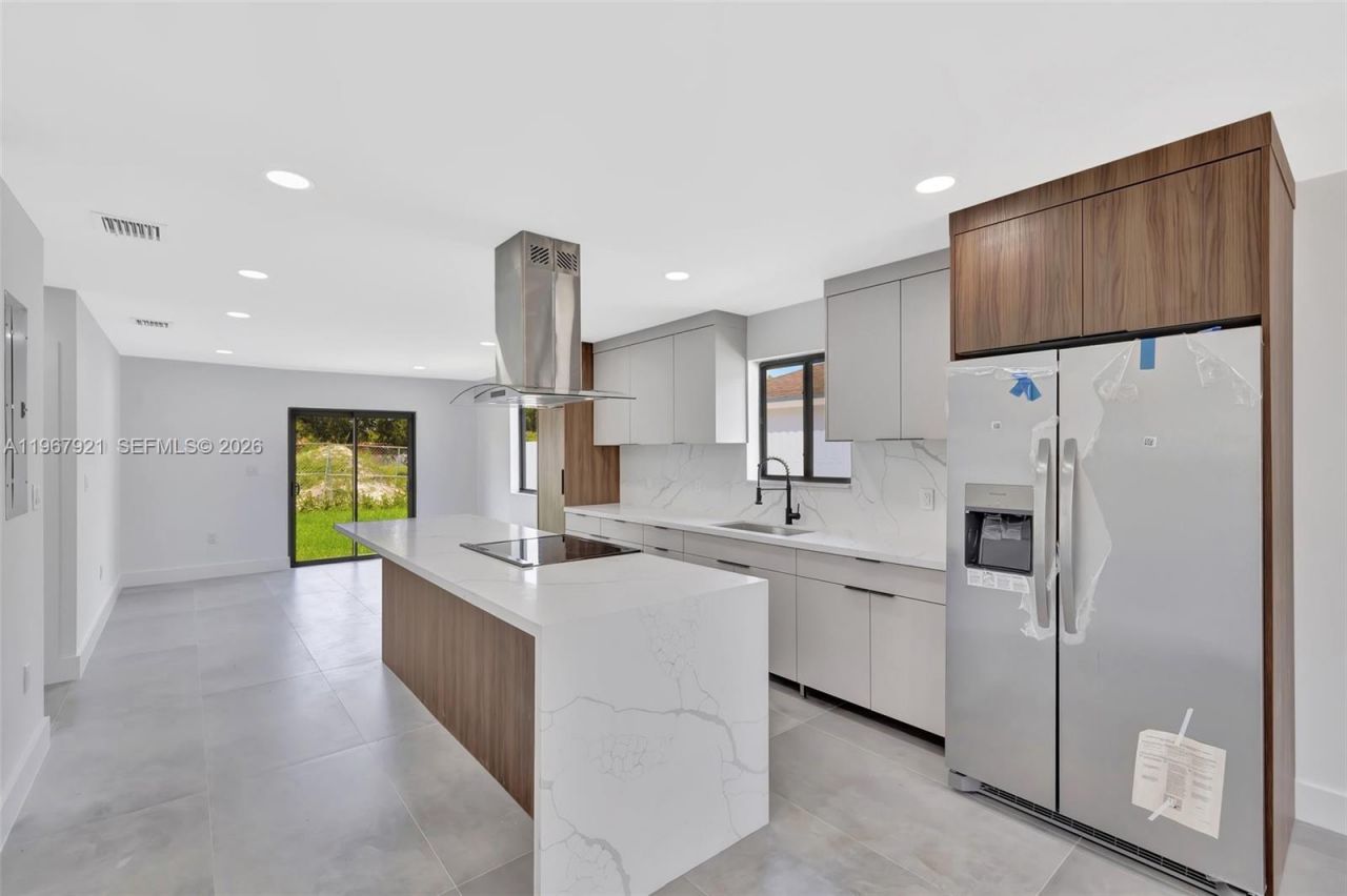 2421 NW 153 St, Miami Gardens, FL 33054 Photo