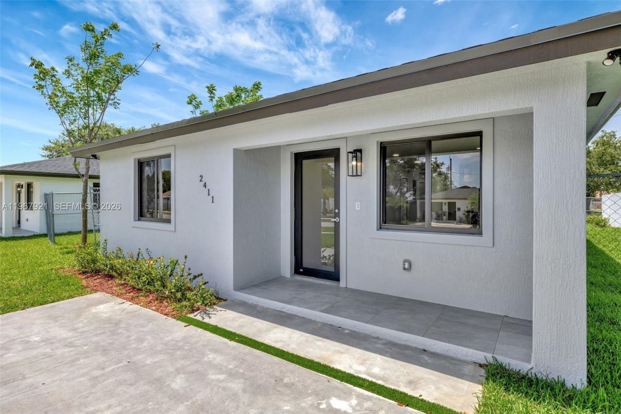 2421 NW 153 St, Miami Gardens, FL 33054 Photo