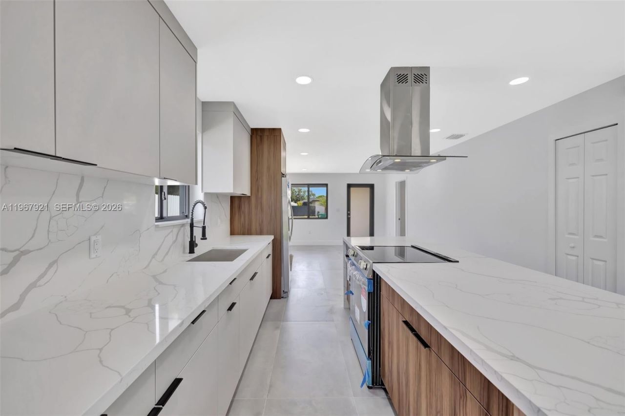 2421 NW 153 St, Miami Gardens, FL 33054 Photo