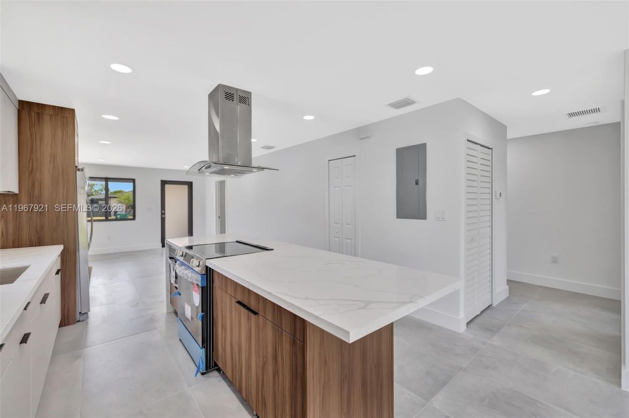 2421 NW 153 St, Miami Gardens, FL 33054 Photo