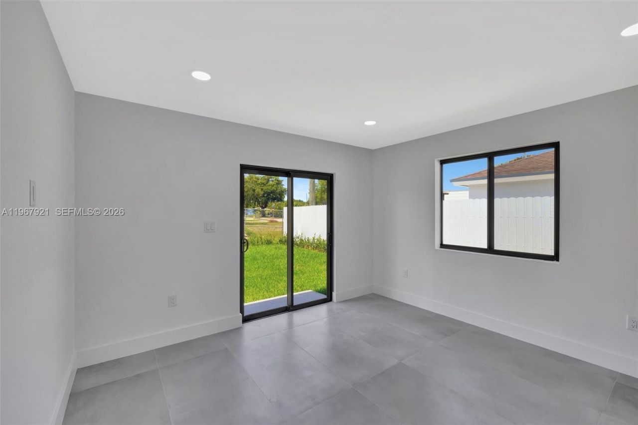 2421 NW 153 St, Miami Gardens, FL 33054 Photo